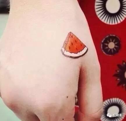 网红纹身吃瓜,吃瓜群众热议不断 第3张 网红纹身吃瓜,吃瓜群众热议不断 第3张